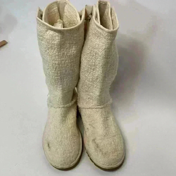 Ugg  size 5 lace up boots - Picture 2 of 8
